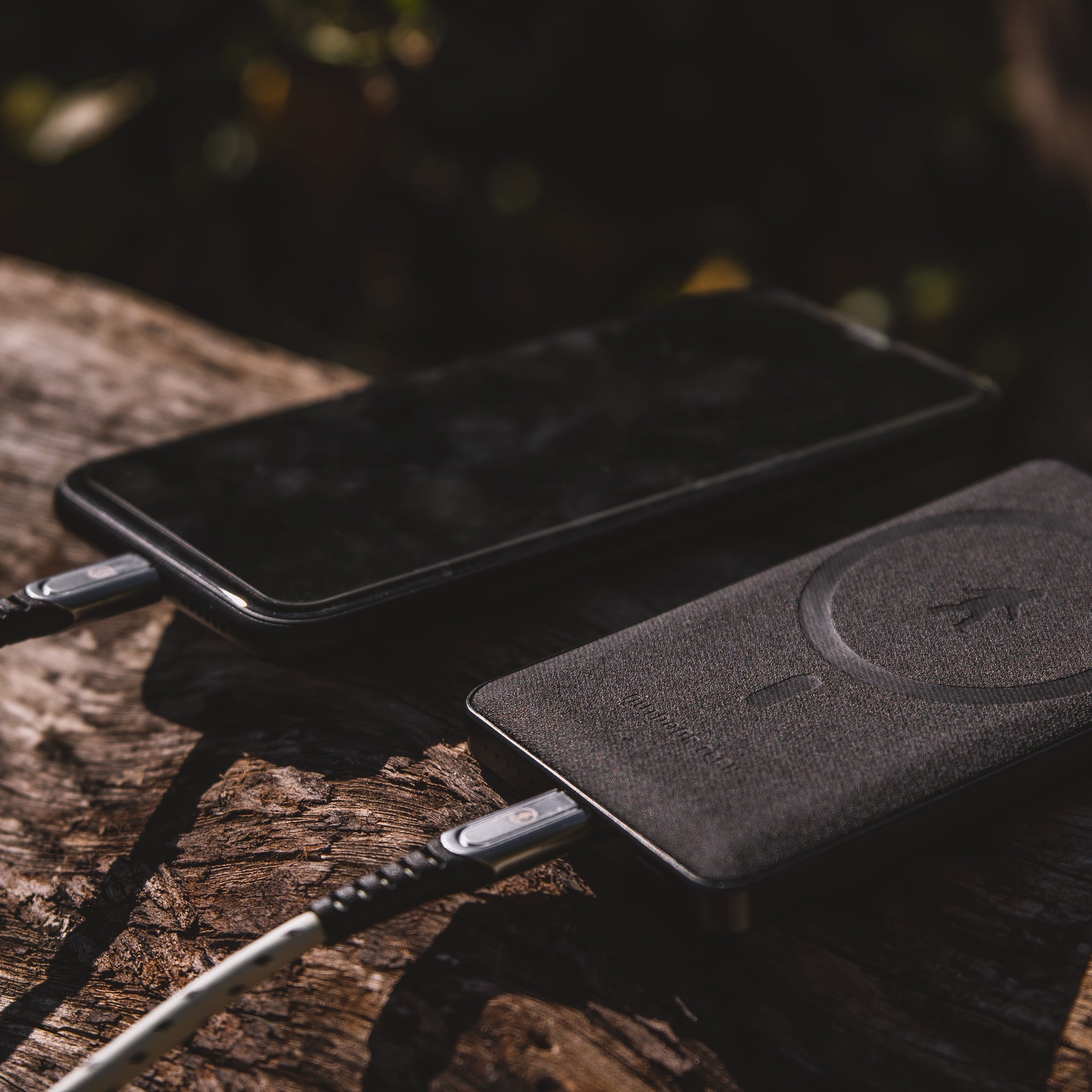 Latch Wireless Charging Power Bank