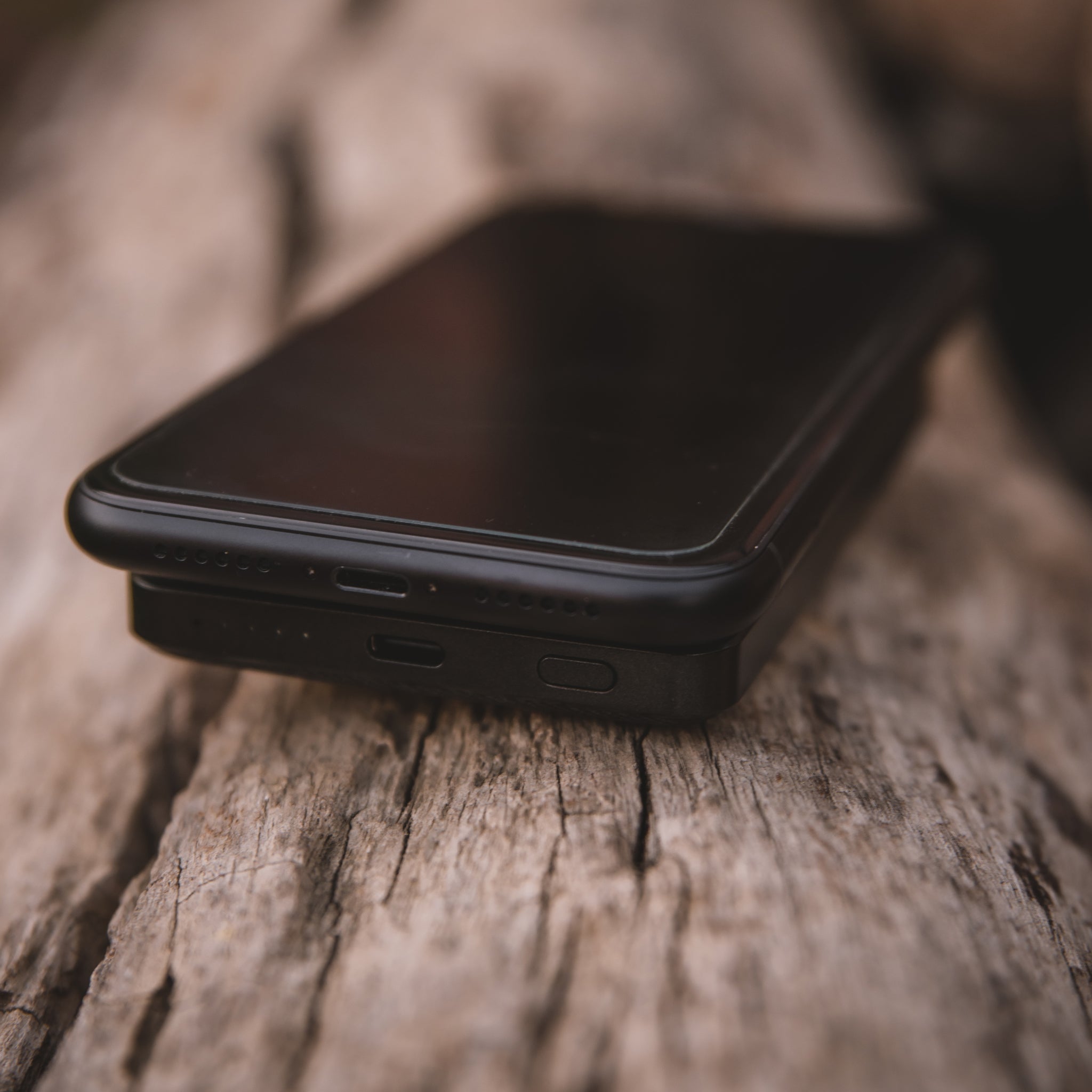 Latch Wireless Charging Power Bank