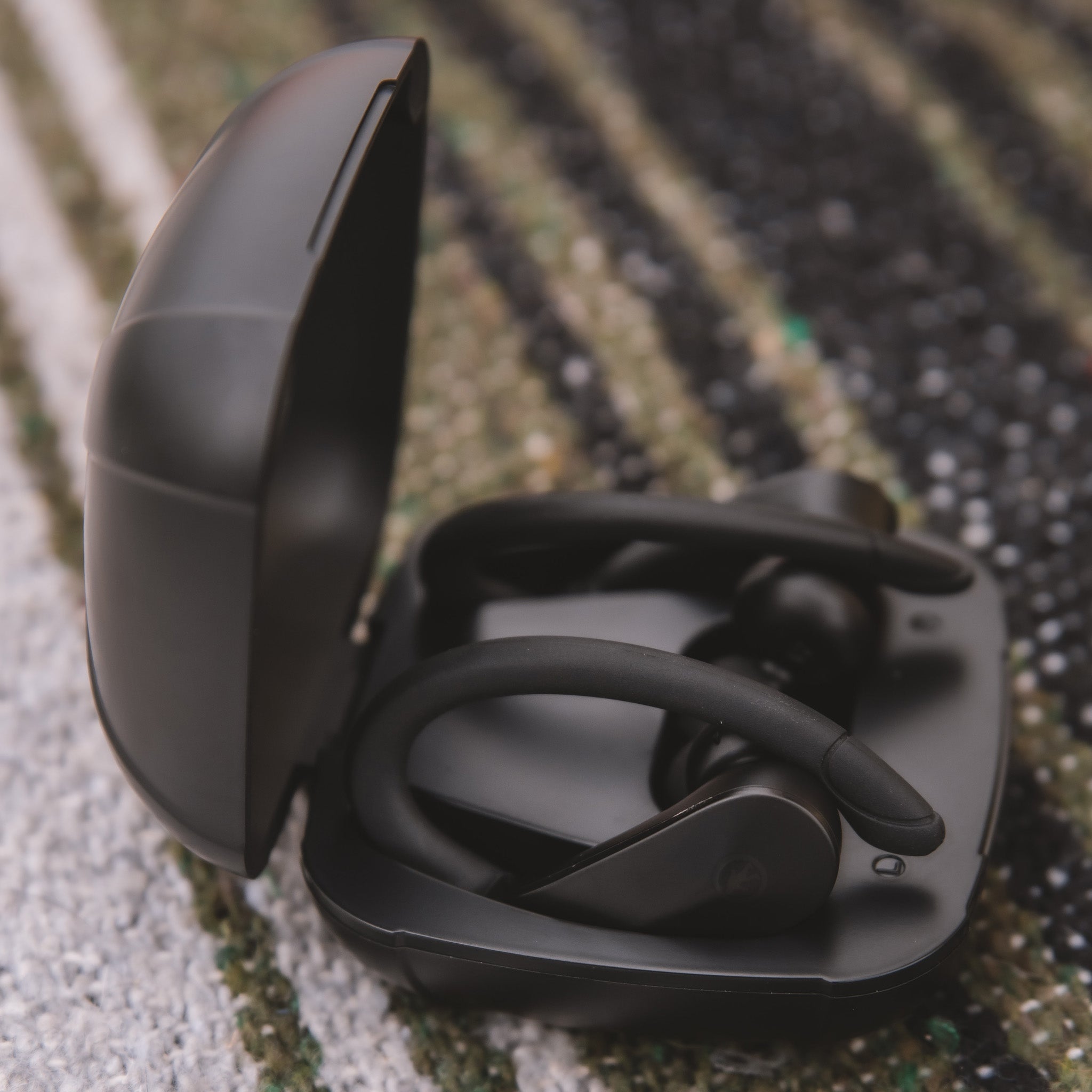Mantas 2.0 Earbuds With Recharging Case